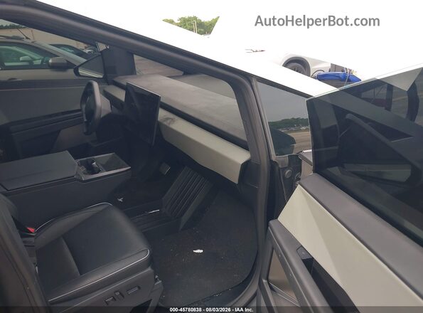 7G2CEHEE0SA061686 2025 TESLA CYBERTRUCK Silver Front interior view