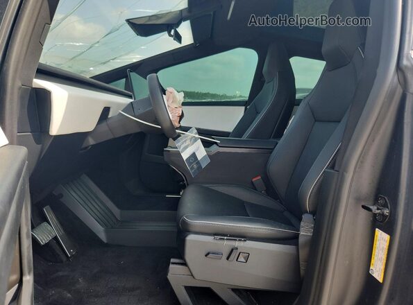 7G2CEHEE2RA026867 2024 TESLA CYBERTRUCK Двухцветный Вид салона спереди
