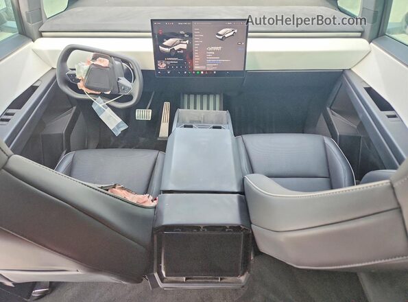 7G2CEHEE2RA026867 2024 TESLA CYBERTRUCK Двухцветный Вид панели приборов