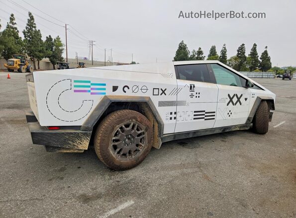 7G2CEHEE2RA037271 2024 TESLA CYBERTRUCK Black Հետևի աջ