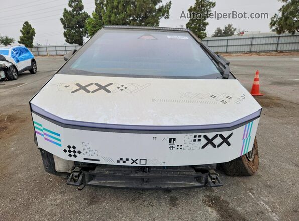 7G2CEHEE2RA037271 2024 TESLA CYBERTRUCK Black Դիմացի տեսք