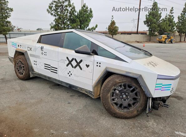 7G2CEHEE2RA037271 2024 TESLA CYBERTRUCK Black Առջևի աջ
