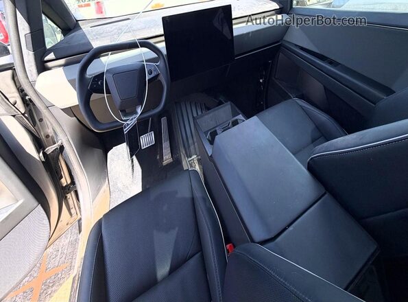 7G2CEHEE2SA061608 2025 TESLA CYBERTRUCK Silver Dashboard view