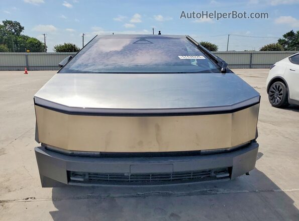 7G2CEHEE2SA061608 2025 TESLA CYBERTRUCK Silver Front view