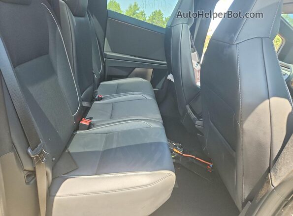 7G2CEHEE5RA056042 2024 TESLA CYBERTRUCK Two Tone Widok tylnych siedzeń