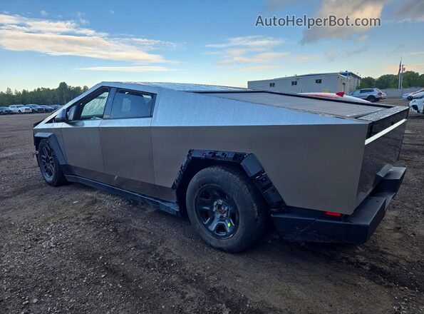 7G2CEHEE8SA065579 2025 TESLA CYBERTRUCK Silver Przód prawy