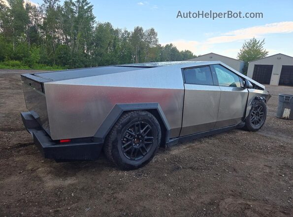 7G2CEHEE8SA065579 2025 TESLA CYBERTRUCK Silver Widok z tyłu