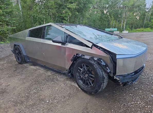 7G2CEHEE8SA065579 2025 TESLA CYBERTRUCK Silver Widok wnętrza z przodu