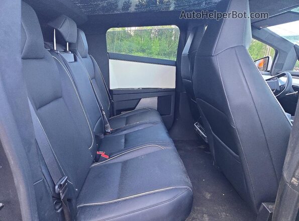 7G2CEHEE8SA065579 2025 TESLA CYBERTRUCK Silver 