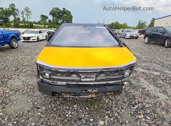 7G2CEHEE9SA075778 2025 TESLA CYBERTRUCK Gold Դիմացի տեսք
