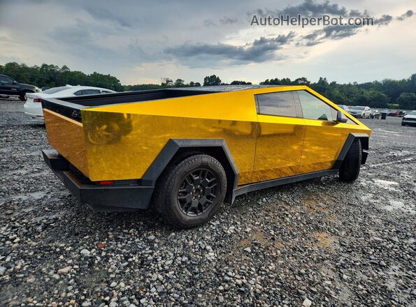 7G2CEHEE9SA075778 2025 TESLA CYBERTRUCK Gold Հետևի աջ