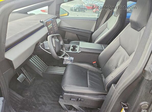 7G2CEHEE9SA075778 2025 TESLA CYBERTRUCK Gold Սալոնի դիմացի տեսք