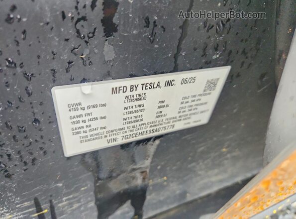 7G2CEHEE9SA075778 2025 TESLA CYBERTRUCK Gold Շարժիչի բաժամունքի տեսք
