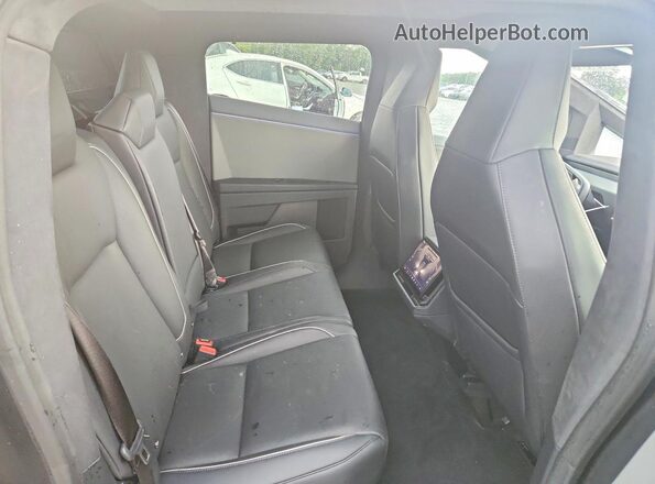 7G2CEHEE9SA075778 2025 TESLA CYBERTRUCK Gold Հետևի նստատեղերի տեսք