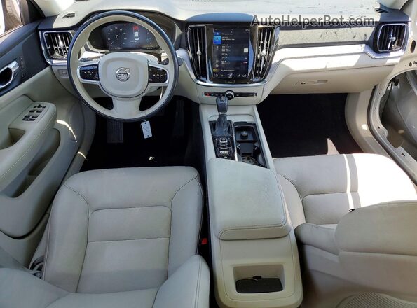 7JR102FK4LG051667 2020 VOLVO S60 Белый Вид панели приборов