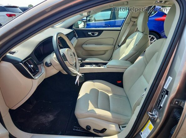 7JRA22TK1LG045372 2020 VOLVO S60 Tan Սալոնի դիմացի տեսք