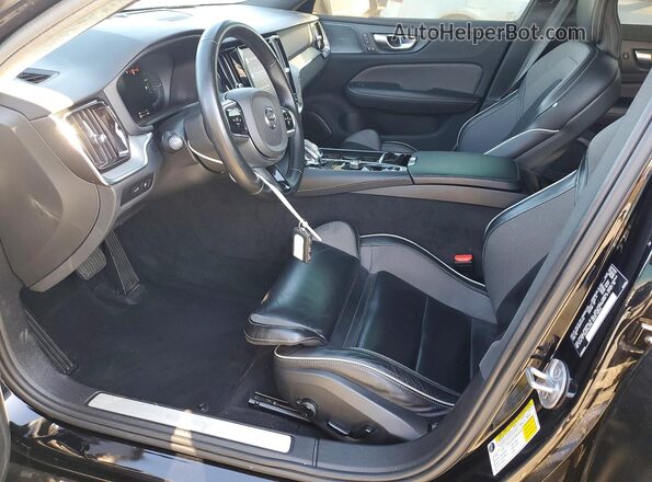 7JRH60FH9RG314315 2024 VOLVO S60 Black Вид салону спереду