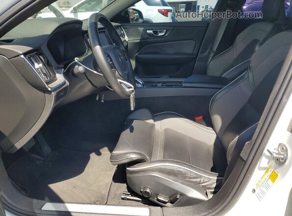 7JRL12FH8RG306856 2024 VOLVO S60 White Front interior view