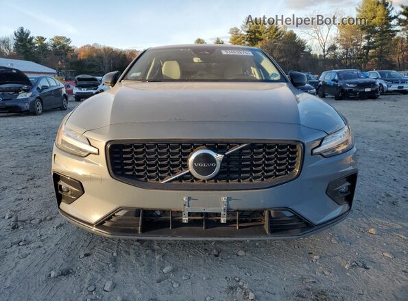 7JRL12FK3RG288438 2024 VOLVO S60 Gray Front view