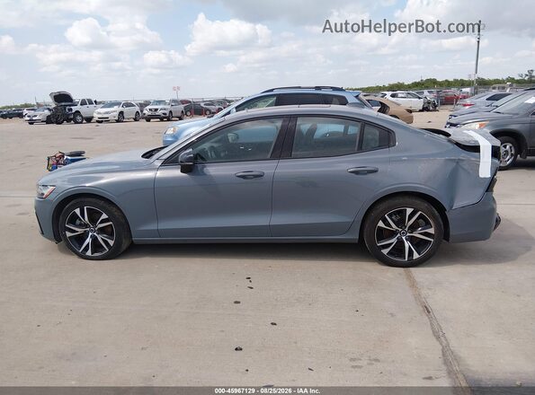 7JRL12FK9RG323001 2024 VOLVO S60 Blue Սալոնի 360 աստիճան տեսք