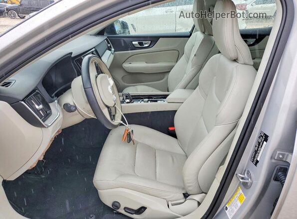 7JRL12FL4RG310147 2024 VOLVO S60 Silver Vista interior delantera