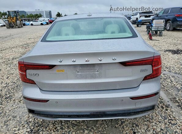 7JRL12FL4RG310147 2024 VOLVO S60 Silver Vista trasera