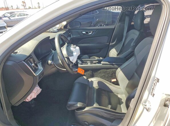 7JRL12TH6RG303975 2024 VOLVO S60 White Vista interior delantera