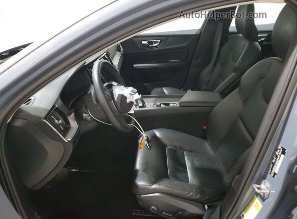 7JRL12TK2RG314810 2024 VOLVO S60 Blue Widok wnętrza z przodu