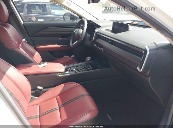 7MMVAADW1SN132844 2025 MAZDA CX-50 HYBRID White Widok wnętrza z przodu