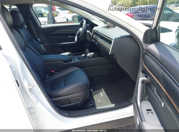 7MMVABDL1TN460858 2026 MAZDA CX-5 White Front interior view