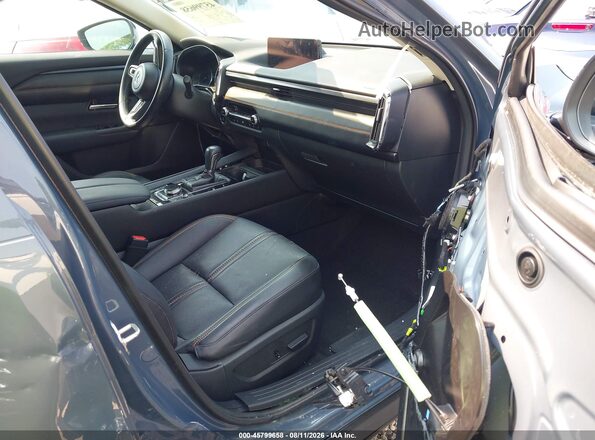 7MMVABEM3PN111133 2023 MAZDA CX-5 Blue Front interior view