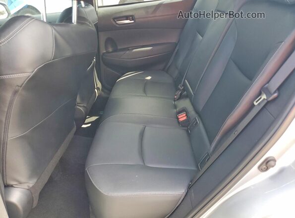 7MUDAAAG8NV006302 2022 TOYOTA COROLLA Silver Rear interior view
