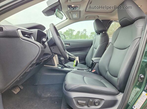 7MUDAABG0SV143440 2025 TOYOTA COROLLA Green Front interior view