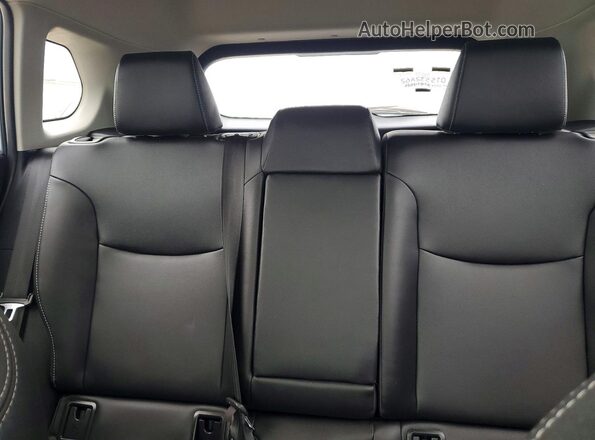 7MUDAABG1RV110795 2024 TOYOTA COROLLA Silver Widok tylnych siedzeń