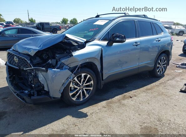 7MUDAABG9PV072083 2023 TOYOTA COROLLA CROSS Light Blue Vista tres cuartos delantera izquierda