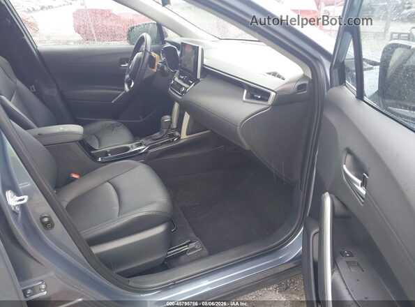 7MUEAAAG6RV096916 2024 TOYOTA COROLLA CROSS Light Blue Вид салона спереди