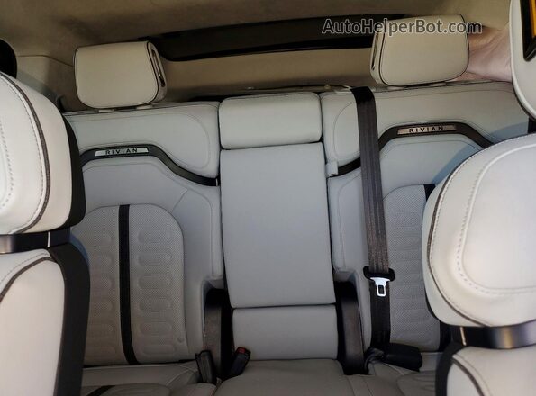 7PDSGABA1PN030162 2023 RIVIAN R1S Green Rear seats view
