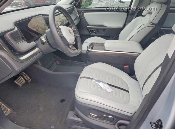7PDSGABA2PN006517 2023 RIVIAN R1S Серебряный Вид салона спереди
