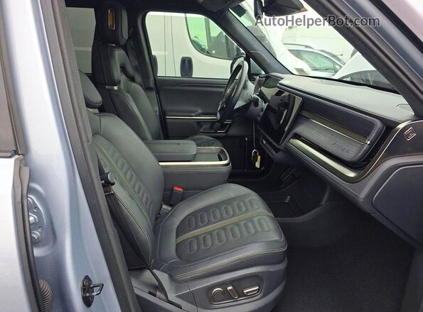 7PDSGABA4PN019950 2023 RIVIAN R1S Gray Front view
