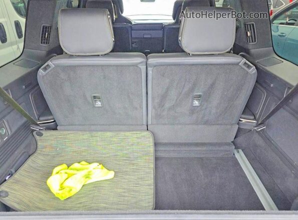 7PDSGABA4PN019950 2023 RIVIAN R1S Gray Rear interior view