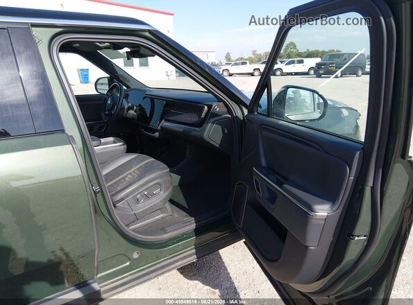 7PDSGABA4RN039327 2024 RIVIAN R1S Green Front interior view