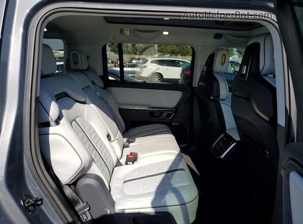 7PDSGABA9PN010077 2023 RIVIAN R1S Gray Rear interior view