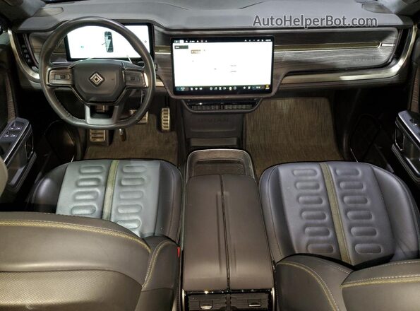 7PDSGABAXPN021332 2023 RIVIAN R1S Black Dashboard view