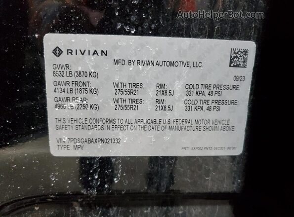 7PDSGABAXPN021332 2023 RIVIAN R1S Black 360 interior view