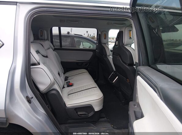 7PDSGABAXPN026014 2023 RIVIAN R1S Silver VIN sticker view