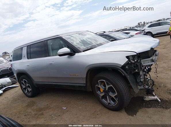 7PDSGABAXPN026014 2023 RIVIAN R1S Silver 360 interior view
