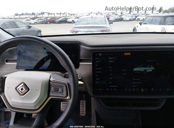 7PDSGABAXPN026014 2023 RIVIAN R1S Silver 