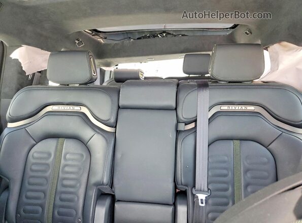 7PDSGABAXRN043642 2024 RIVIAN R1S White Rear seats view
