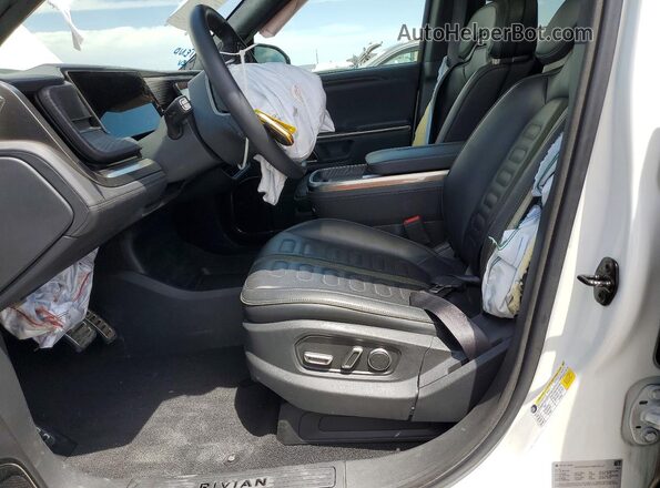 7PDSGABAXRN043642 2024 RIVIAN R1S White Front interior view