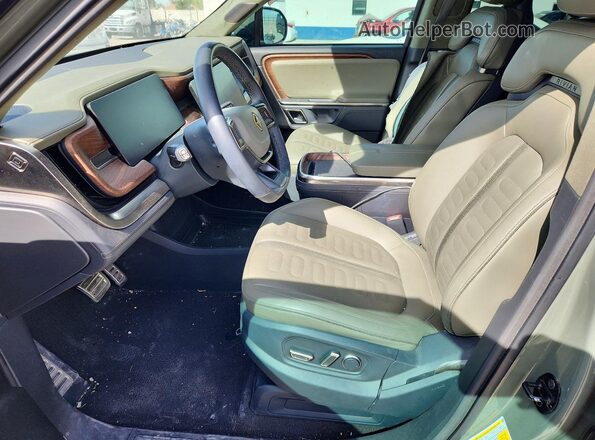 7PDSGABL6PN009440 2023 RIVIAN R1S Green Front interior view